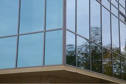 Sonnenschutzfolien für Bürogebäude in Tirol Sonnenschutzfolien für Bürogebäude in Tirol