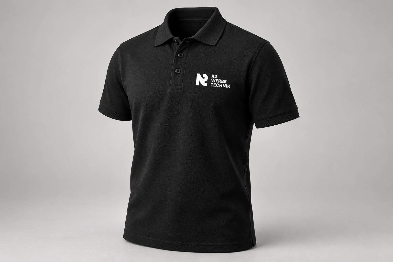 Polo mit R2-Logo – Gestaltungsbeispiel